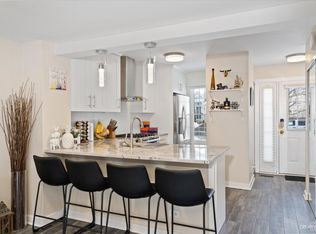 39 Peach Tree Ln, Westmont, IL 60559