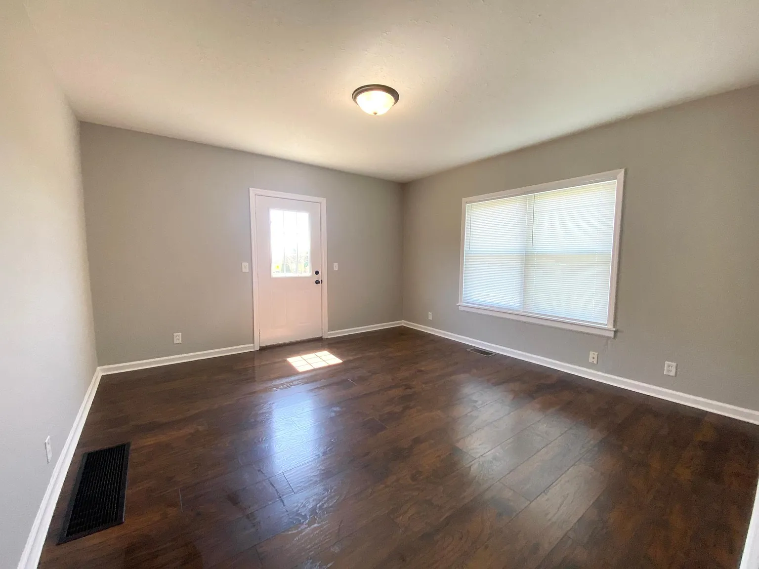 1368 W Elkton Rd — Photo 4