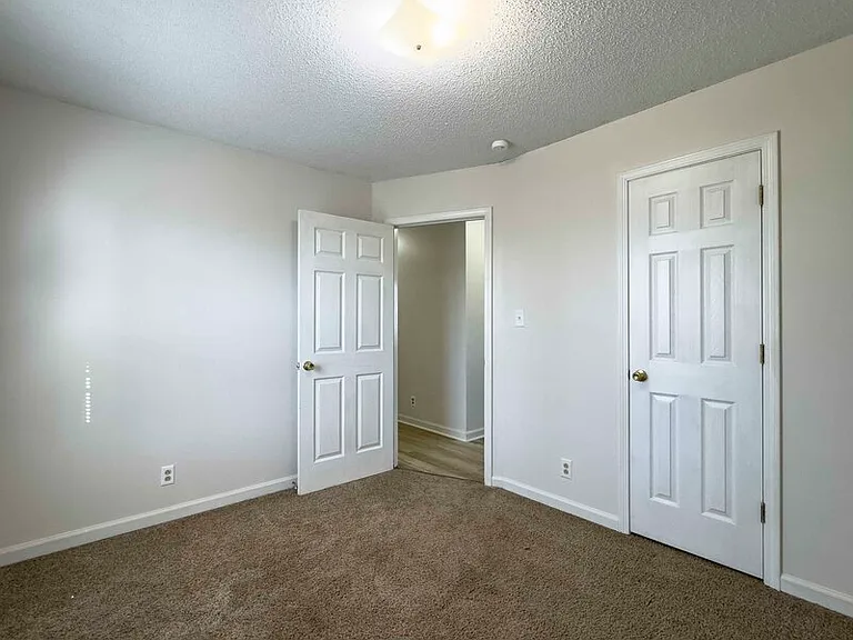 1028 Bush Ave — Photo 18