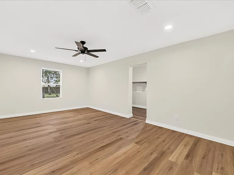 1154 Florida Ave — Photo 14