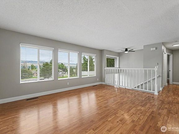 3rd image of 1100 Vista Place #U