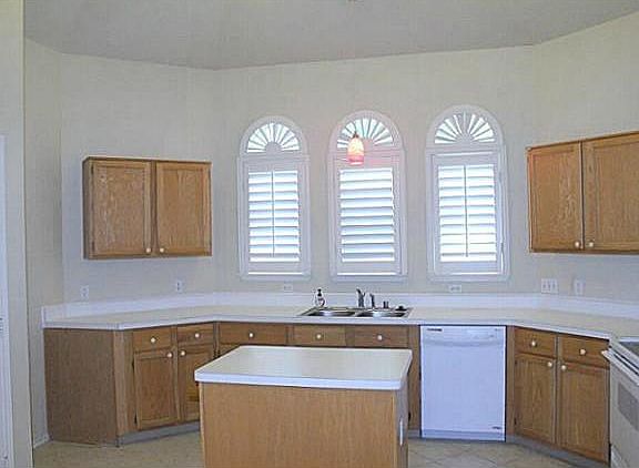 3rd image of 2820 Helen Ln