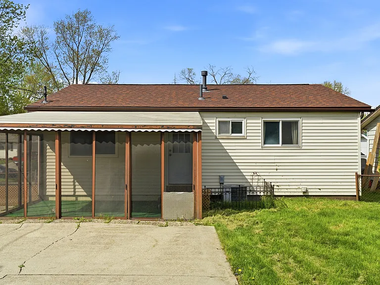 2059 Shawbury Ct W — Photo 31