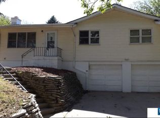 8002 S 37th St, Omaha, NE 68147