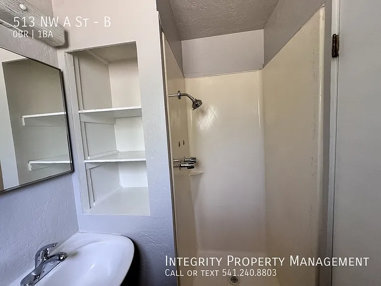 513 NW A St #B — Photo 7