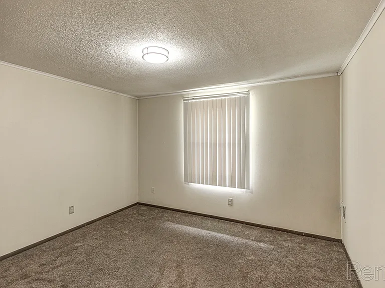 Willowood Apartments — Photo 10