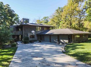 10820 Shagbark Rd, Dubuque, IA 52003