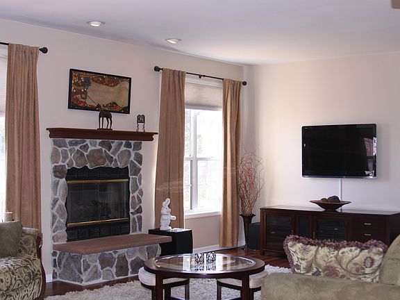 5th image of 735 Foxmoor Ln