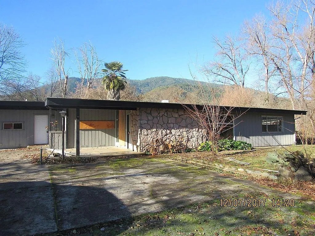401 Berglund St photo 1
