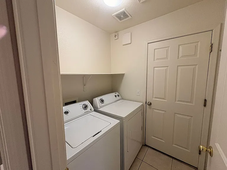 2133 W Roundwood Pl — Photo 16