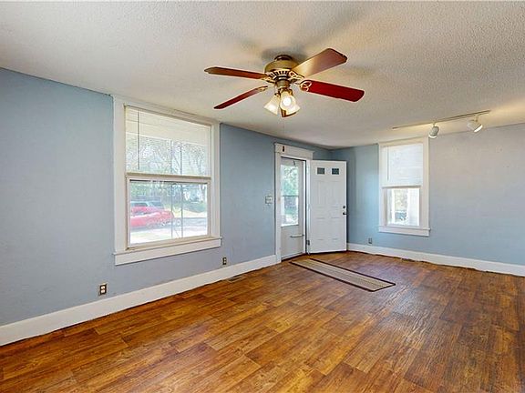 5th image of 3521 Penn St