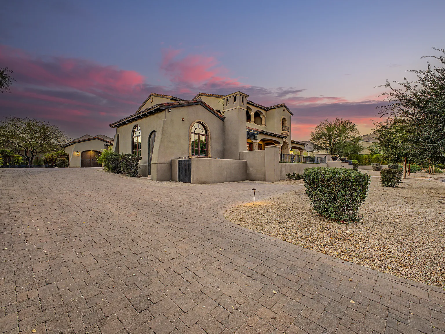 4 bed, 6313 sqft, $18,500 — Photo 4
