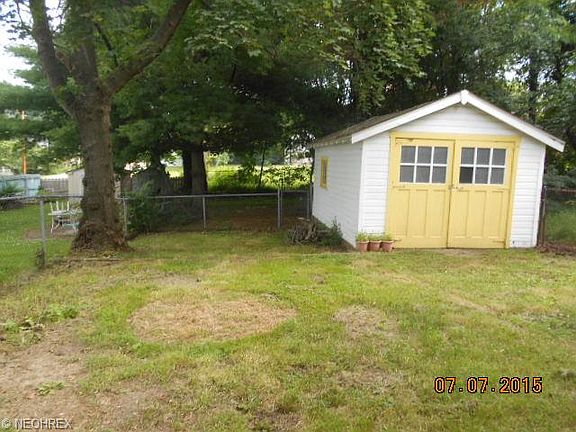 4th image of 239 Ira Ave