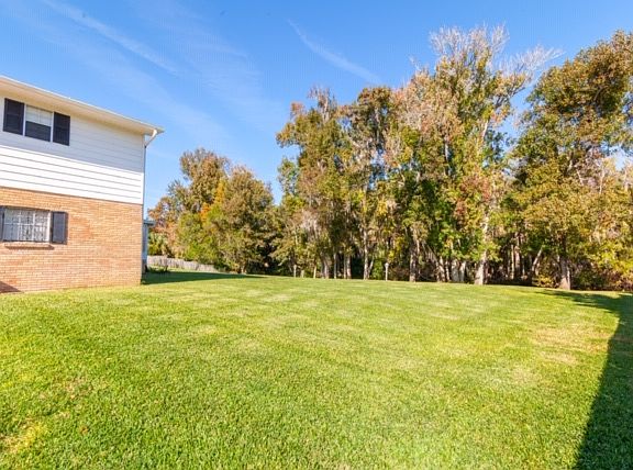 3rd image of 33 Twin River Dr