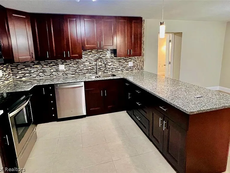 1409 Palm Way — Photo 17