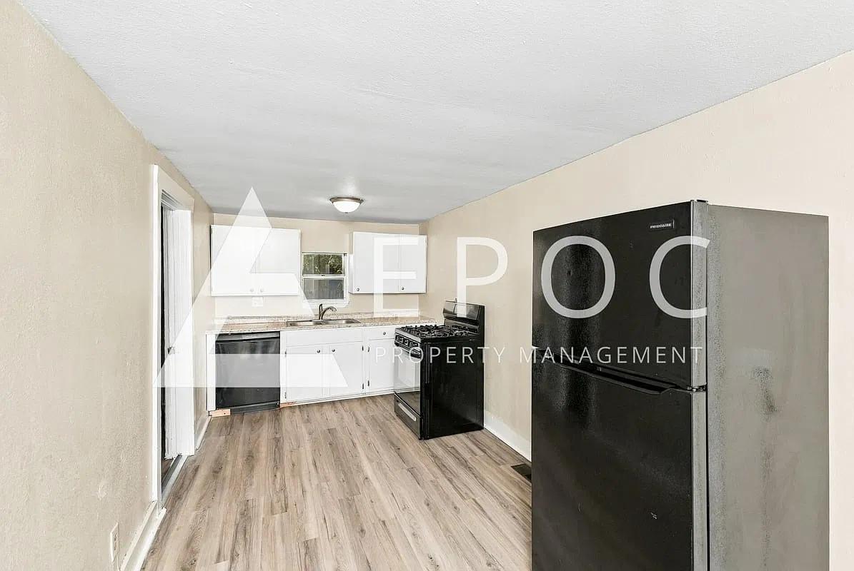 3816 W 59th St — Photo 3