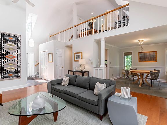 5th image of 8 Canterbury Way #8