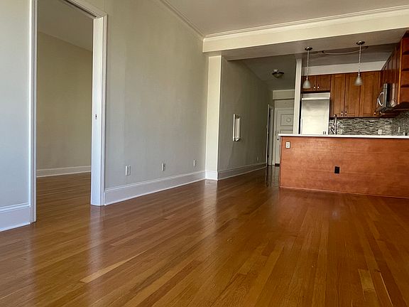 3rd image of 2165 Larkin St #304