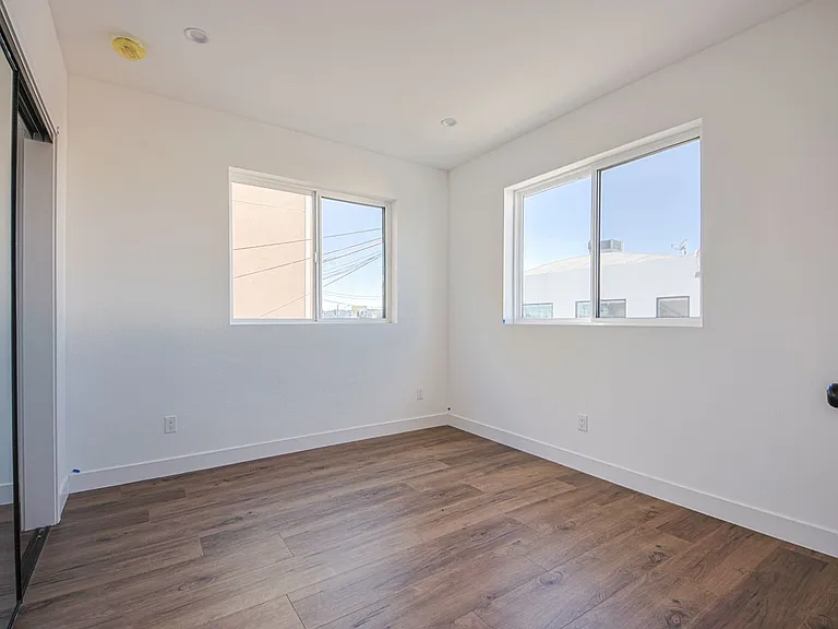 6421 Troost Ave — Photo 12