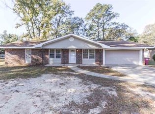 220 Valencia Cir, Centerville, GA 31028