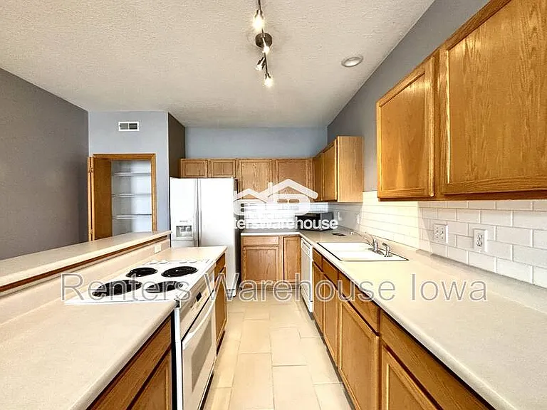950 67th St #410 — Photo 10