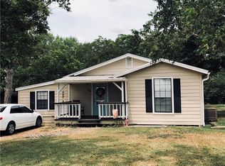 408 Rowlett St, Edna, TX 77957