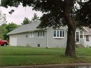 214 E 15th St, Cedar Falls, IA 50613