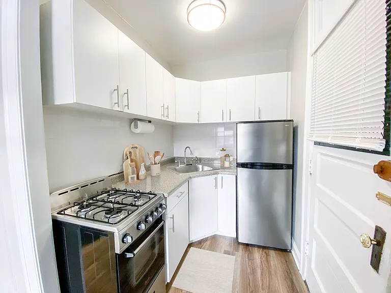649-57 W. Oakdale Ave./2919-21 N. Clark St. — Photo 2