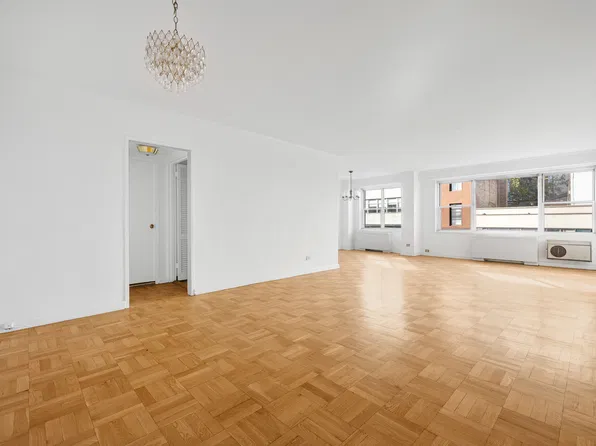 150 East 61st Street image 1 of 11
