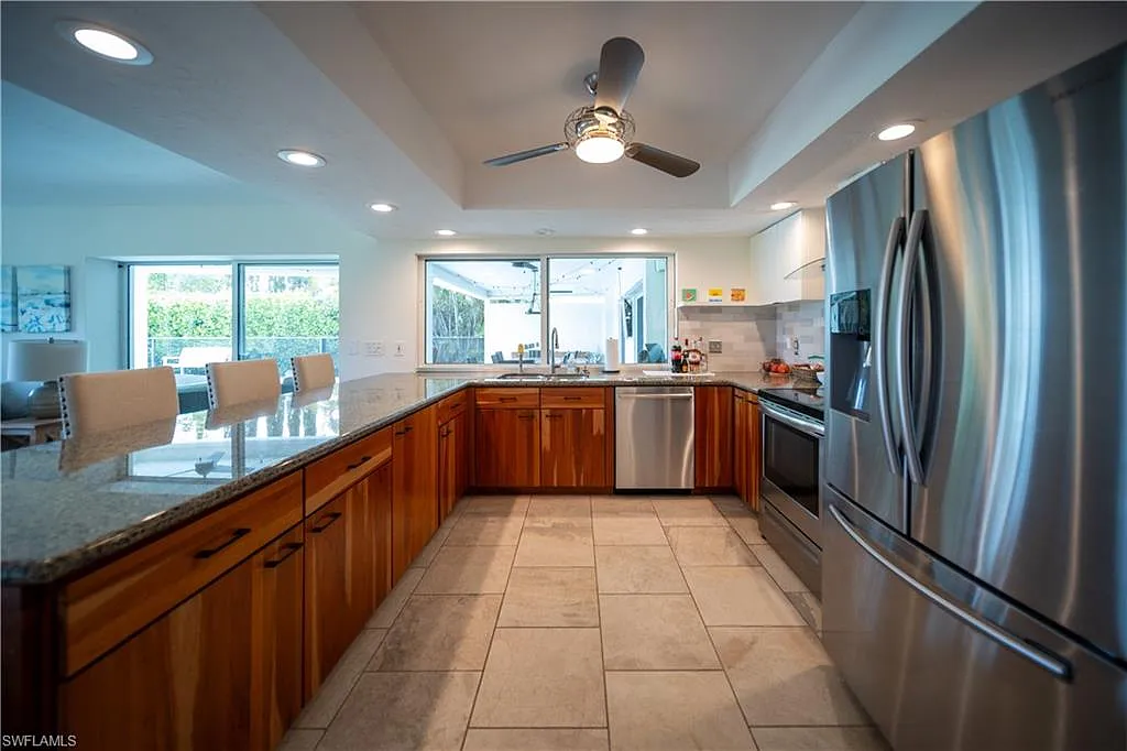 3 bed, 2.0 bath, 2267 sqft, $6,500 — Photo 3
