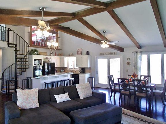 5th image of 1053 Country Club Dr