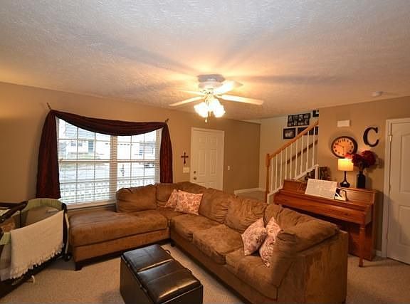 Cozy living room that is just the right size.