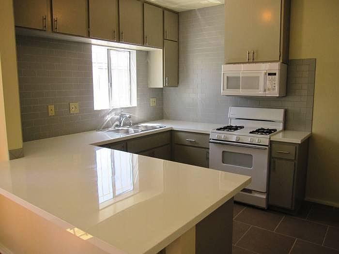 2nd image of 524 Charles St