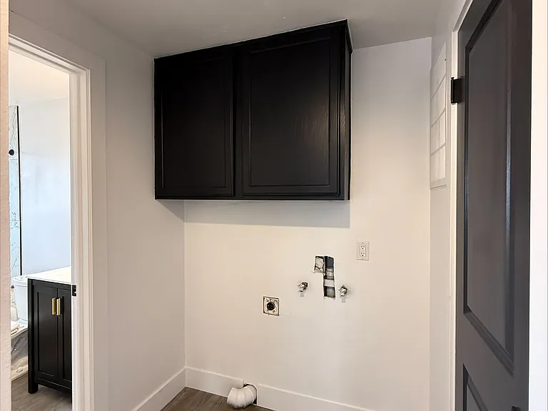 8613 - Washer and Dryer Connections