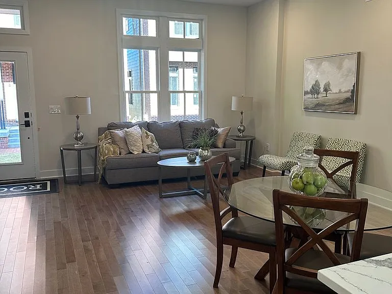 111-117 Thornton Ln — Photo 6