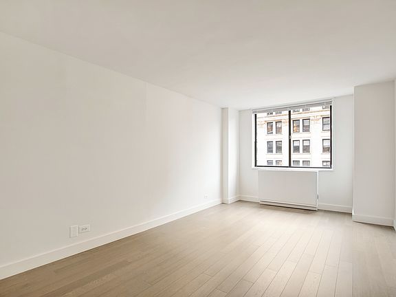 5th image of 300 Mercer St APT 12H