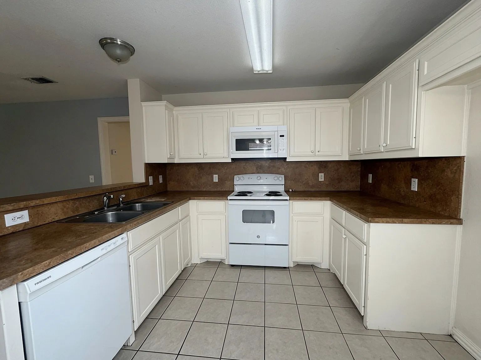 931 Farmington Rd - 1 — Photo 4