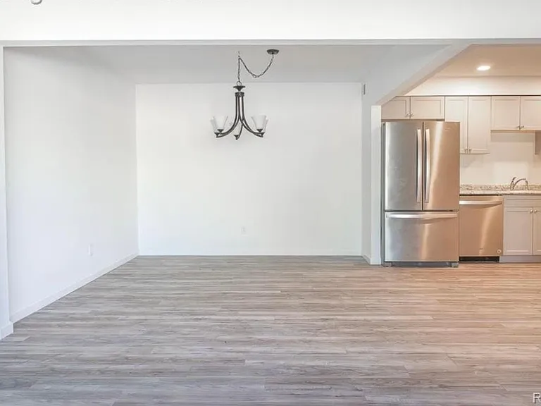 8724 Common Rd — Photo 5