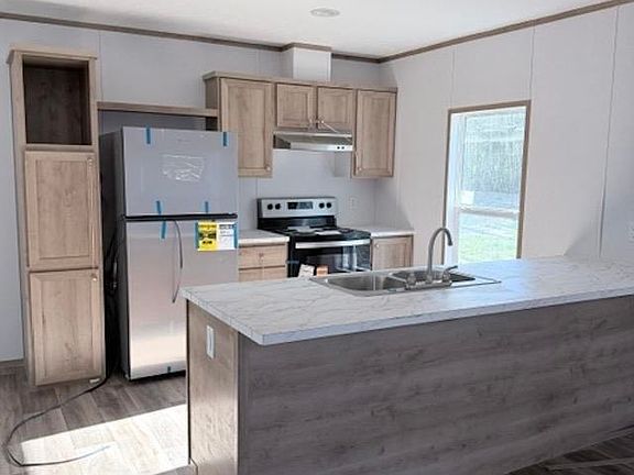 4th image of 121 Oak Log Lake Rd.