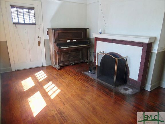 4th image of 16 Rowe Ave