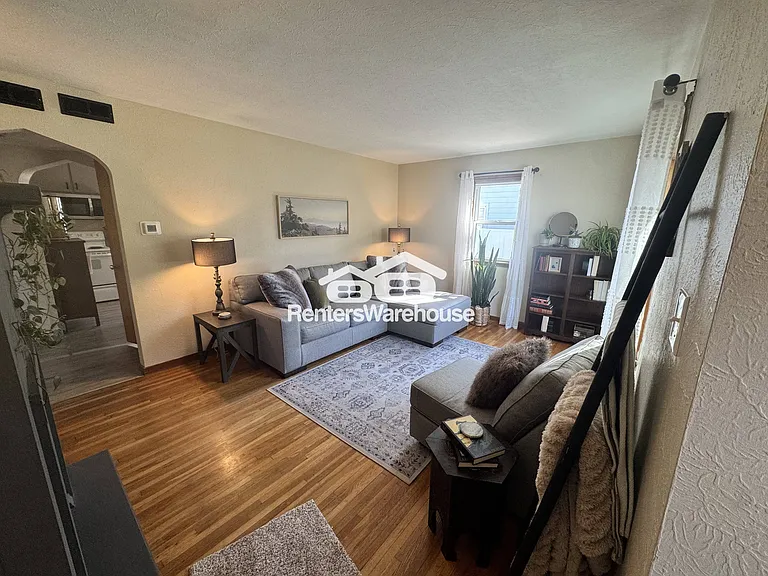 2111 1st Ave SE — Photo 3