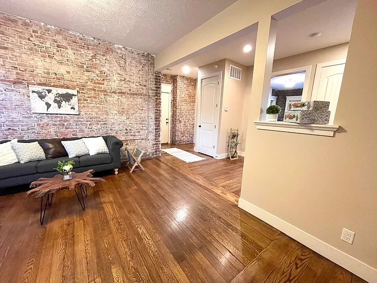 2934 Leavenworth St — Photo 7