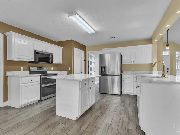 3301 Pitcher Plant Cir, Pensacola, FL 32506