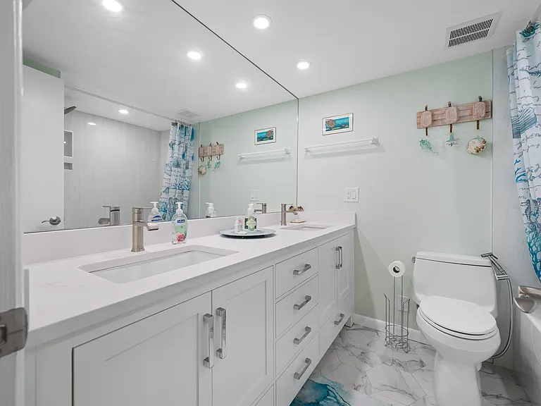 121 Island Way #323 — Photo 23
