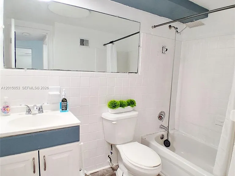1450 NE 170th St #202 — Photo 13