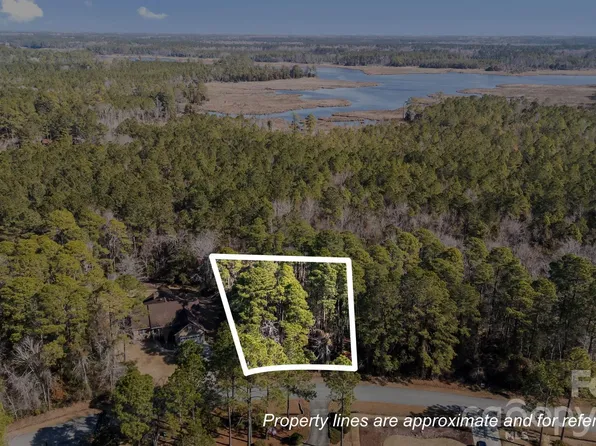 2067 Royal Pines Dr, New Bern, NC 28560