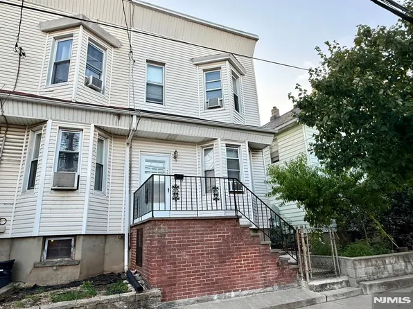 405 7th St, Harrison, NJ 07029