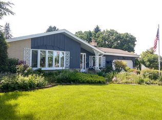 955 S 124th St, Brookfield, WI 53005