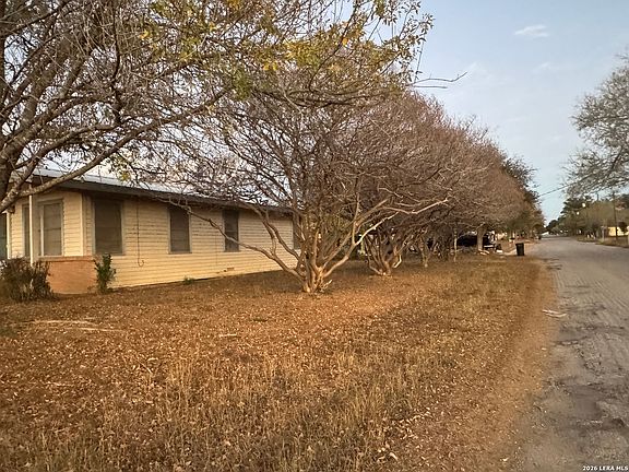 5th image of 504 N Cedar