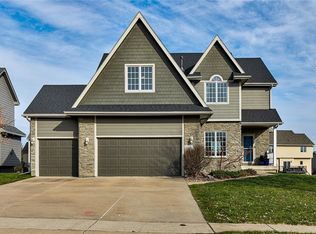 12511 Ridgemont Dr, Urbandale, IA 50323